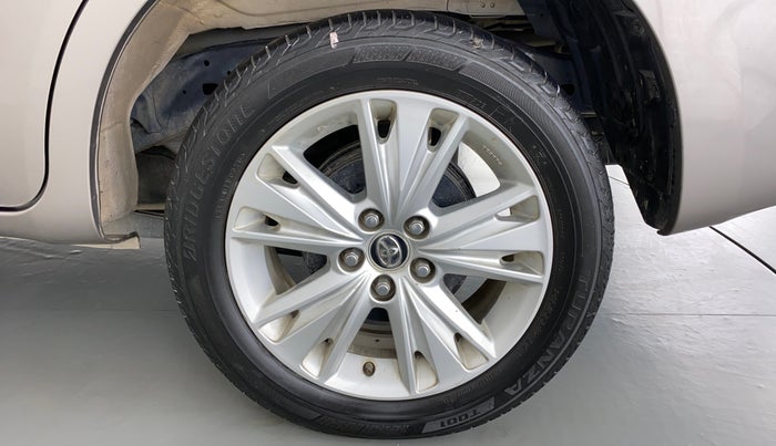 2020 Toyota Innova Crysta 2.4 ZX AT, Diesel, Automatic, 32,208 km, Left Rear Wheel