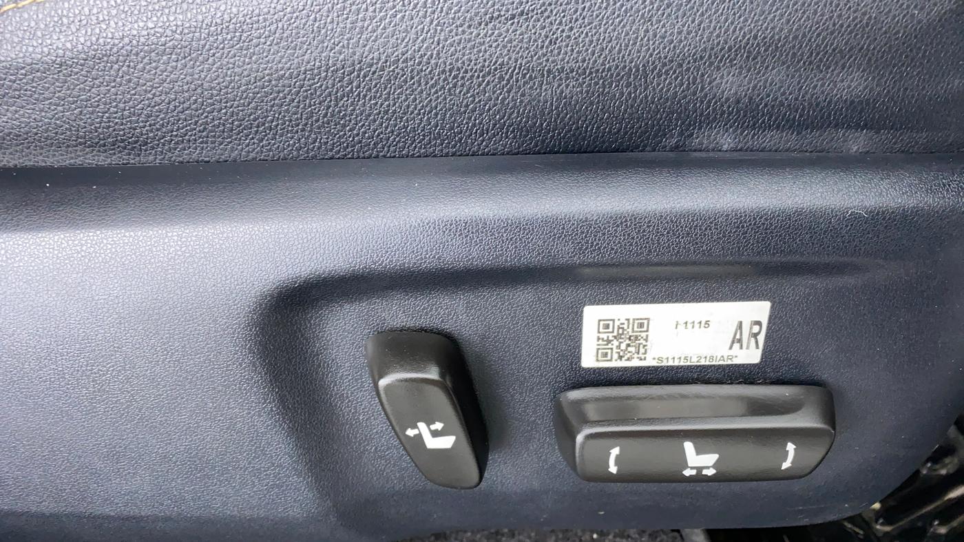 2020 Toyota Innova Crysta 2.4 ZX AT, Diesel, Automatic, 32,208 km, Driver Side Adjustment Panel