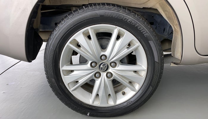 2020 Toyota Innova Crysta 2.4 ZX AT, Diesel, Automatic, 32,208 km, Right Rear Wheel