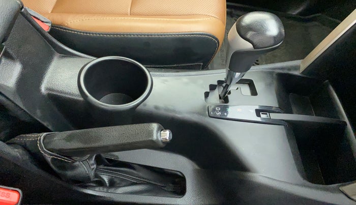 2020 Toyota Innova Crysta 2.4 ZX AT, Diesel, Automatic, 32,208 km, Gear Lever