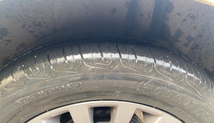 2017 Maruti Ciaz ALPHA 1.4 PETROL, Petrol, Manual, 54,714 km, Left Rear Tyre Tread