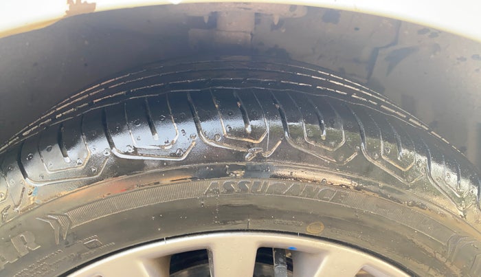 2017 Maruti Ciaz ALPHA 1.4 PETROL, Petrol, Manual, 54,714 km, Right Front Tyre Tread