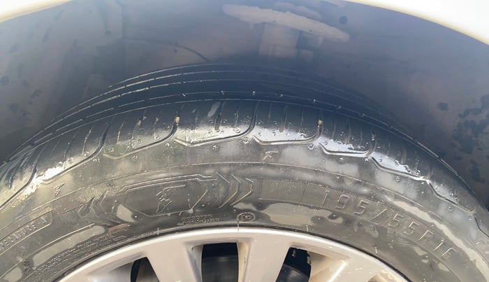 2017 Maruti Ciaz ALPHA 1.4 PETROL, Petrol, Manual, 54,714 km, Left Front Tyre Tread