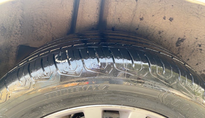 2017 Maruti Ciaz ALPHA 1.4 PETROL, Petrol, Manual, 54,714 km, Right Rear Tyre Tread