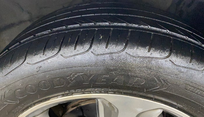 2019 Hyundai Verna 1.6 VTVT SX, Petrol, Manual, 57,949 km, Right Front Tyre Tread