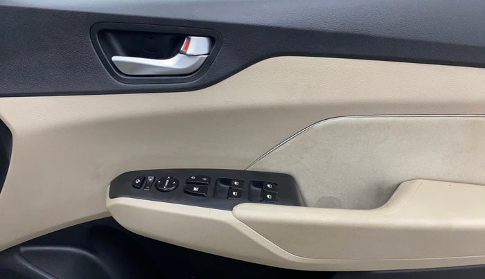 2019 Hyundai Verna 1.6 VTVT SX, Petrol, Manual, 57,949 km, Driver Side Door Panels Control