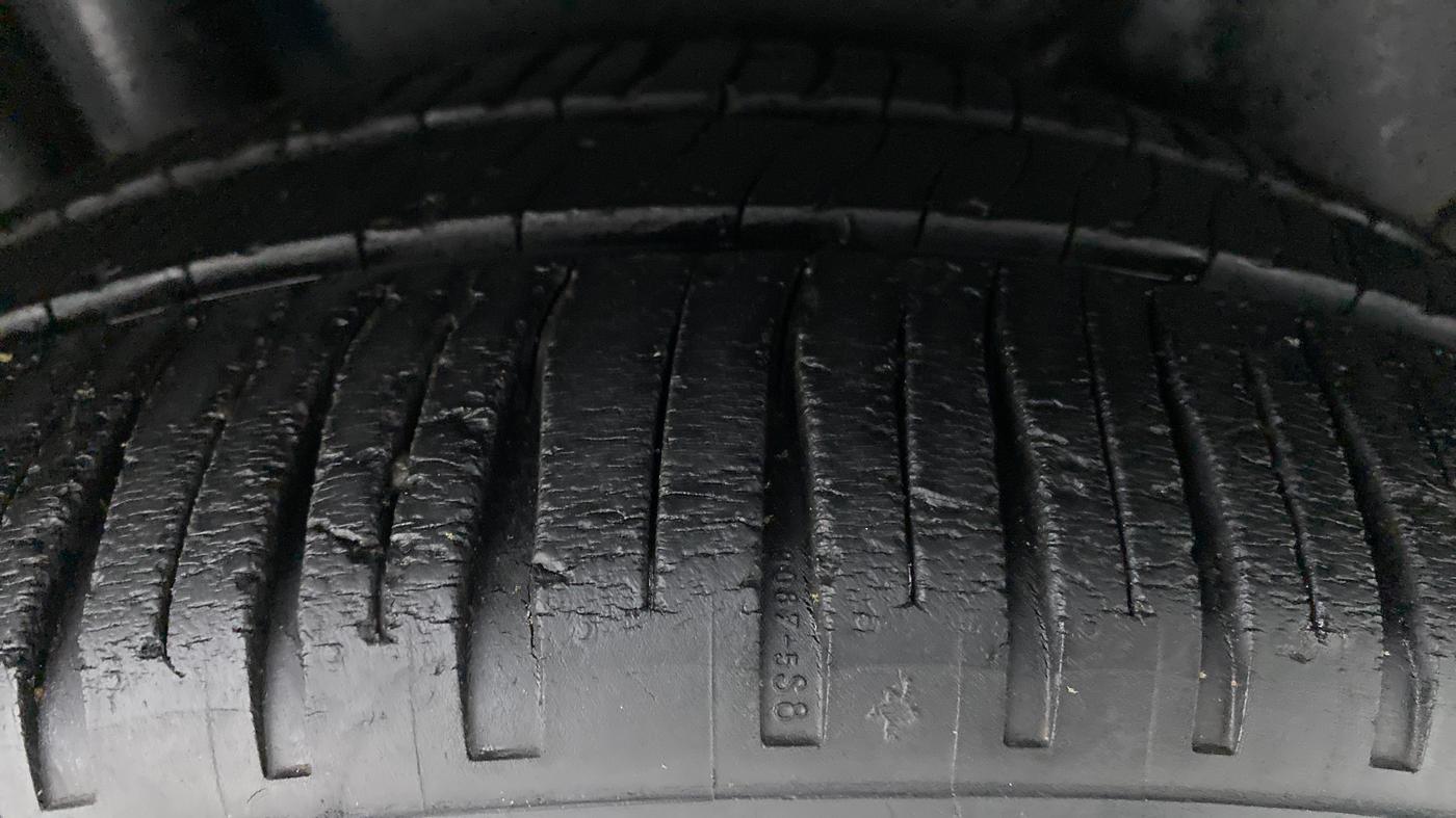 2012 Maruti Swift Dzire ZDI, Diesel, Manual, 98,358 km, Right Front Tyre Tread