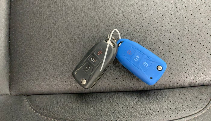 2019 Tata Hexa XT 4X4 7 STR, Diesel, Manual, 30,376 km, Key Close Up