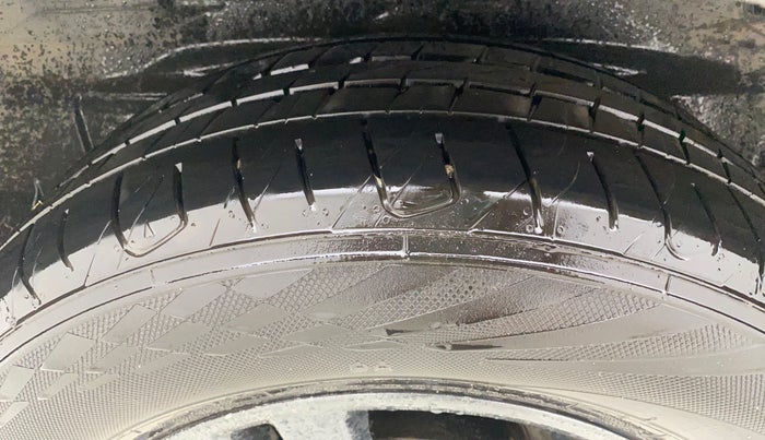 2019 Tata Hexa XT 4X4 7 STR, Diesel, Manual, 30,376 km, Right Rear Tyre Tread