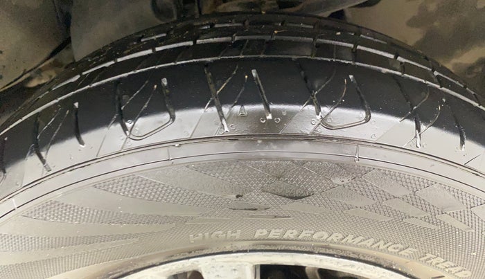 2019 Tata Hexa XT 4X4 7 STR, Diesel, Manual, 30,376 km, Right Front Tyre Tread