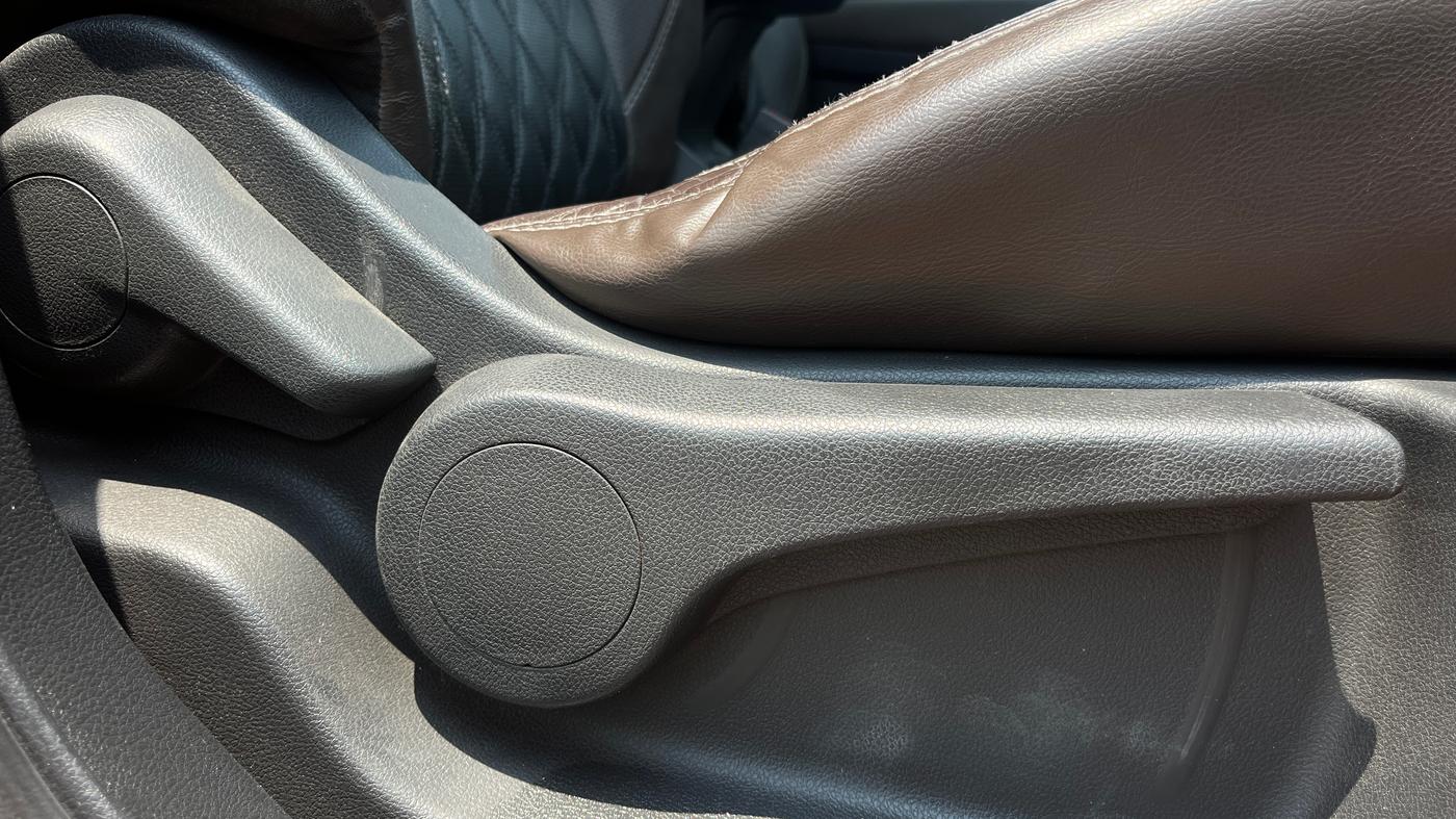 2019 Nissan Kicks XV PREMIUM DIESEL, Diesel, Manual, 78,345 km, Driver Side Adjustment Panel