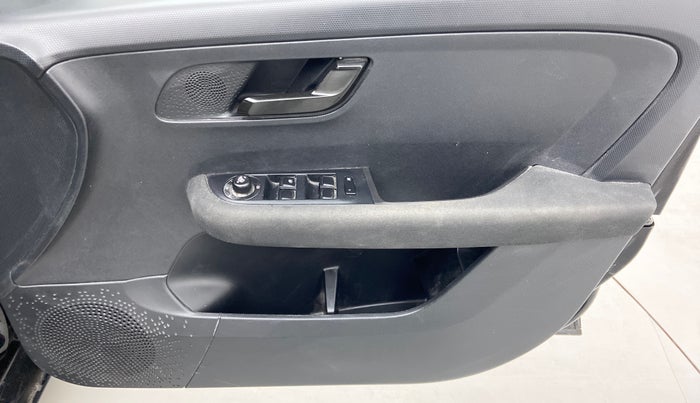 2022 Tata ALTROZ XZA PLUS DARK EDTION, Petrol, Automatic, 15,129 km, Driver Side Door Panels Control