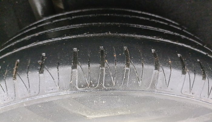 2020 Maruti Vitara Brezza ZXI AT SHVS, Petrol, Automatic, 53,042 km, Right Rear Tyre Tread