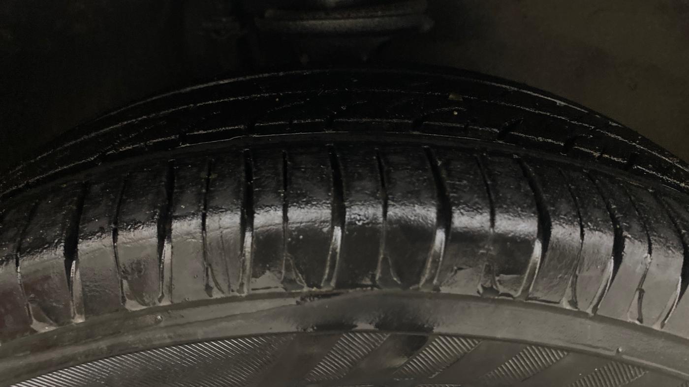 2013 Maruti Alto K10 VXI, Petrol, Manual, 82,678 km, Right Front Tyre Tread