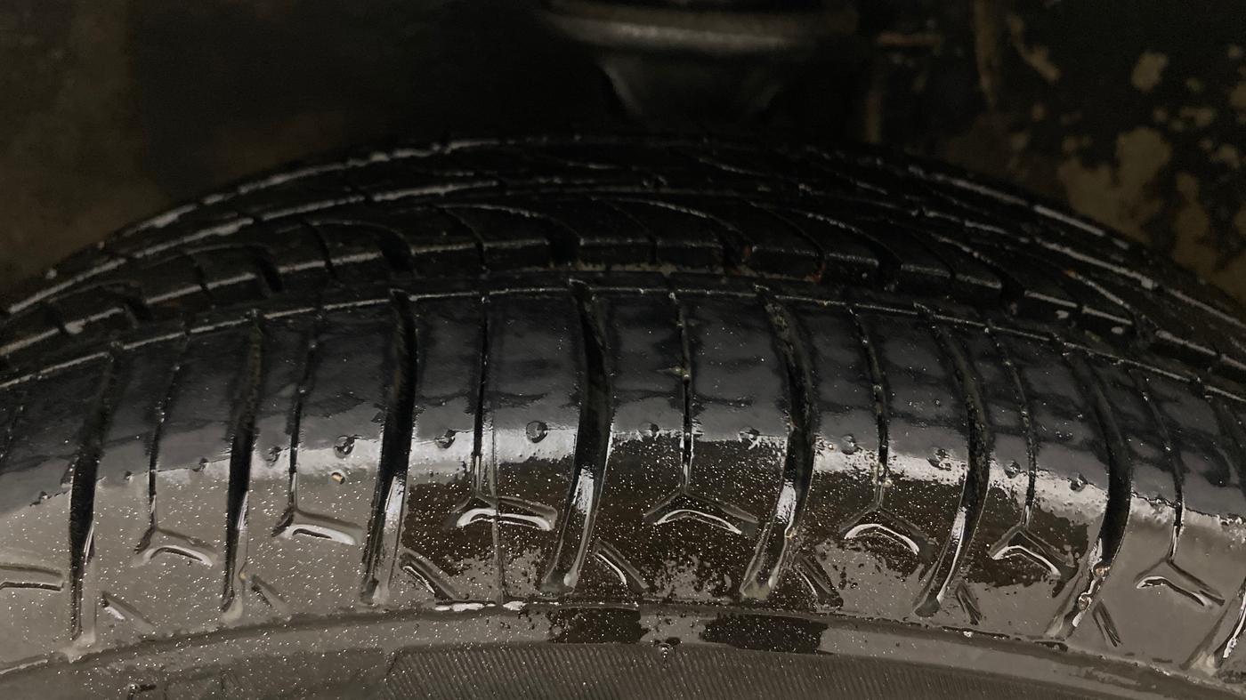 2013 Maruti Alto K10 VXI, Petrol, Manual, 82,678 km, Left Front Tyre Tread