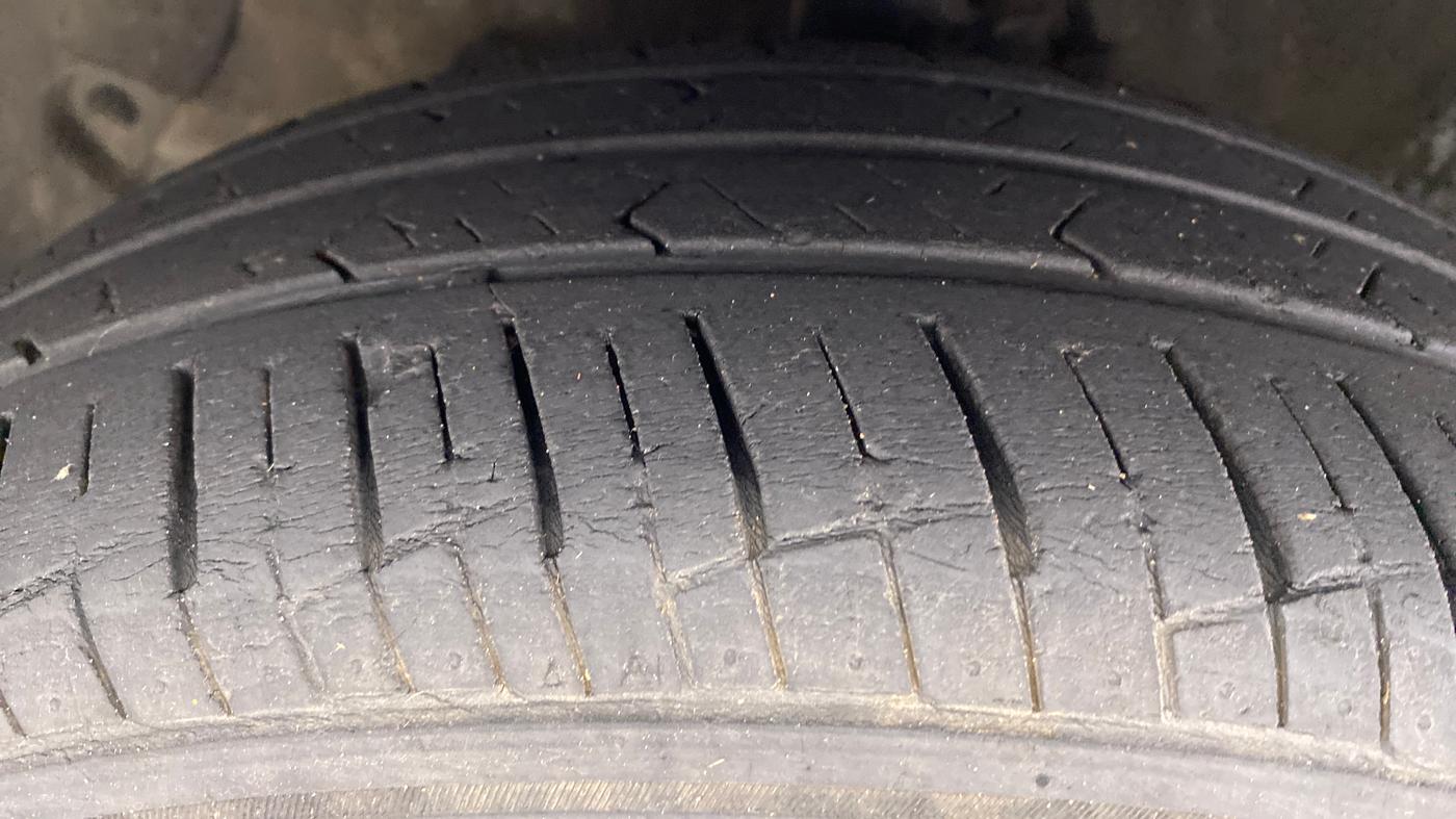 2018 Hyundai Grand i10 SPORTZ 1.2 KAPPA VTVT, Petrol, Manual, 29,497 km, Left Front Tyre Tread