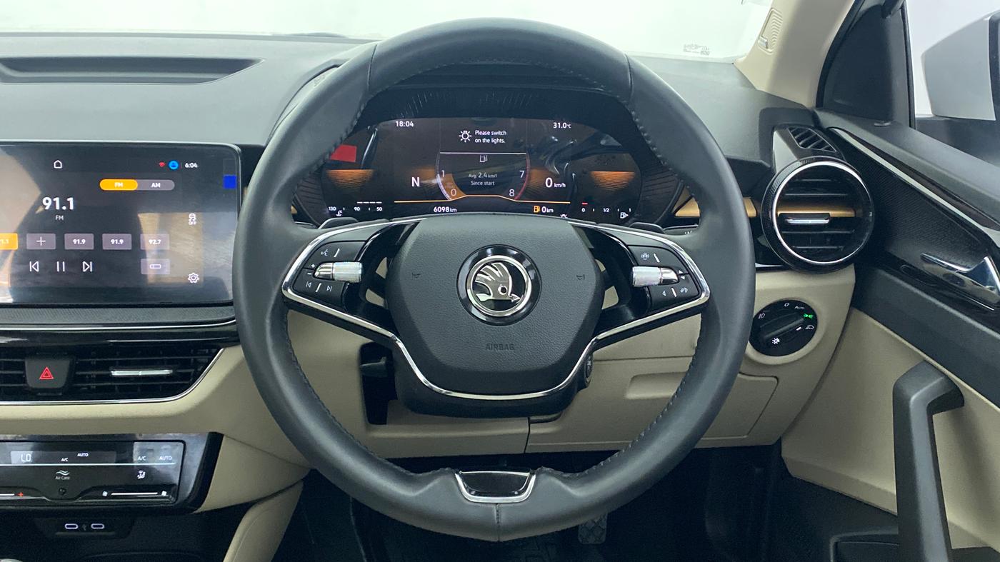 2022 Skoda SLAVIA STYLE 1.0 TSI AT, Petrol, Automatic, 6,135 km, Steering Wheel Close Up
