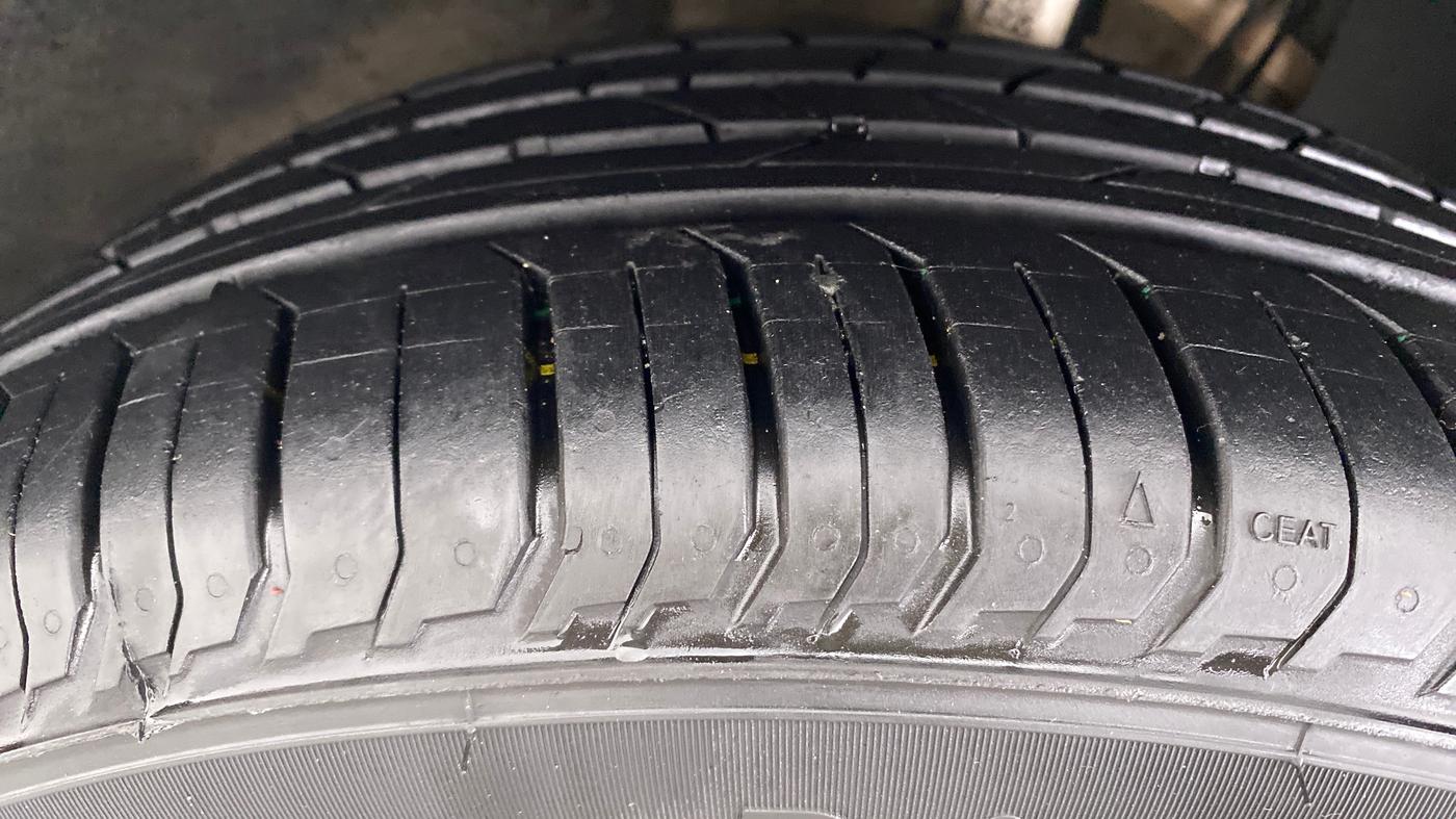 2022 Skoda SLAVIA STYLE 1.0 TSI AT, Petrol, Automatic, 6,135 km, Left Front Tyre Tread