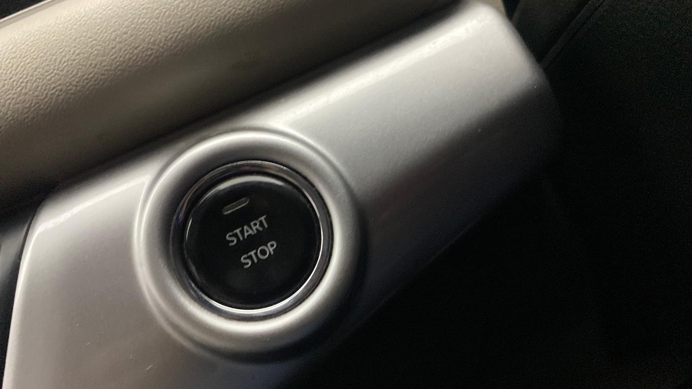 2021 Mahindra XUV700 AX 7 LUXURY P AT 7 STR, Petrol, Automatic, 1,01,825 km, Keyless Start/ Stop Button