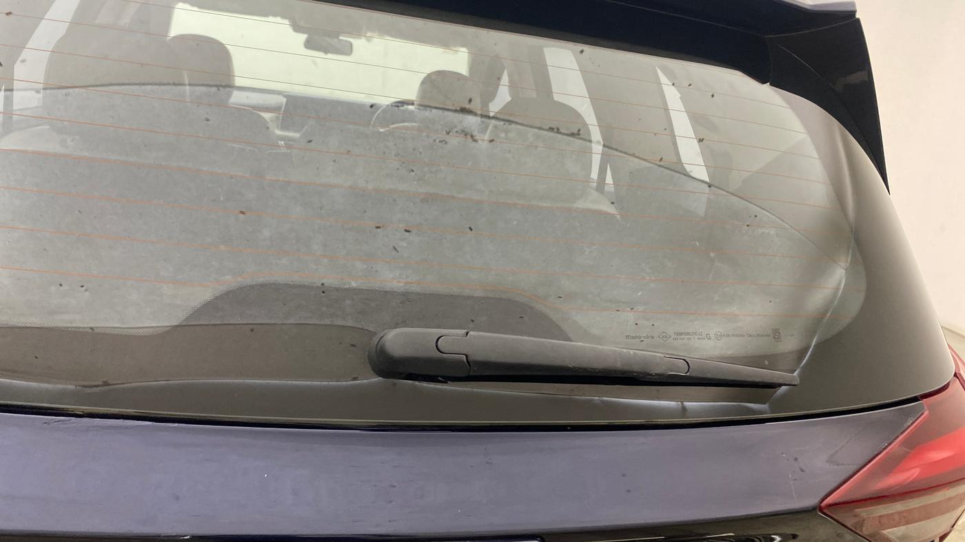 2021 Mahindra XUV700 AX 7 LUXURY P AT 7 STR, Petrol, Automatic, 1,01,825 km, Rear Wiper