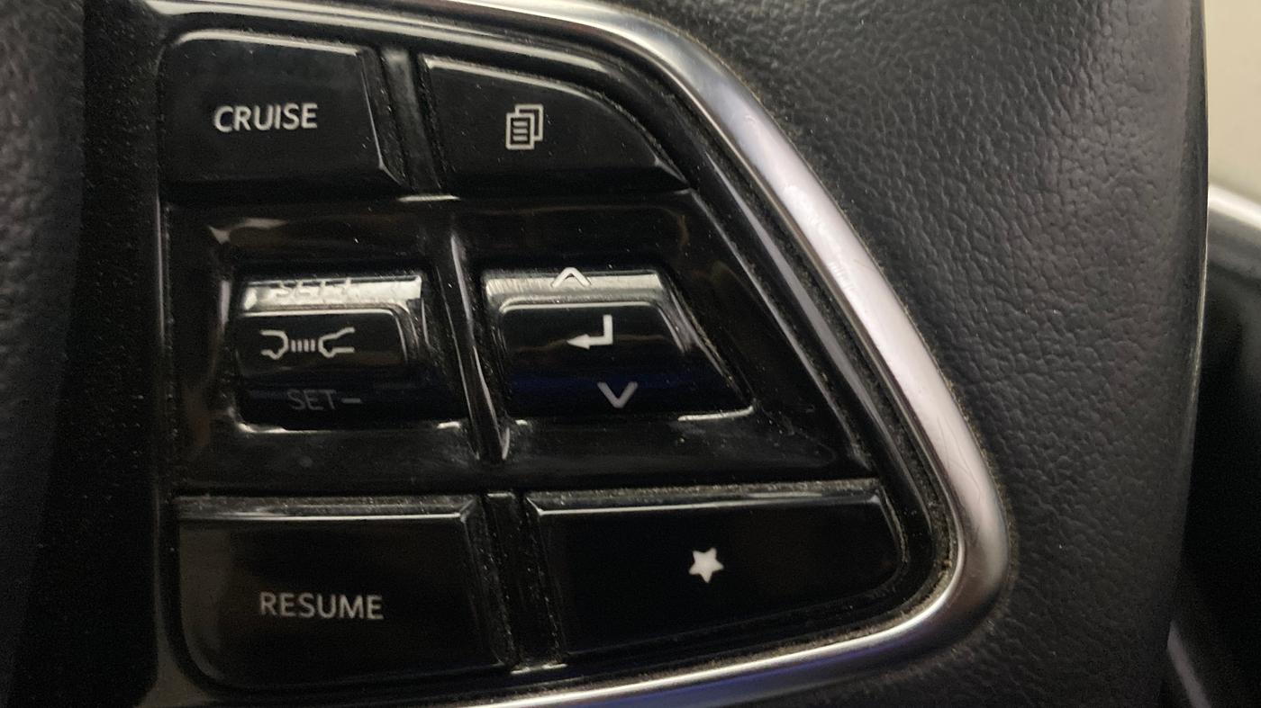 2021 Mahindra XUV700 AX 7 LUXURY P AT 7 STR, Petrol, Automatic, 1,01,825 km, Adaptive Cruise Control