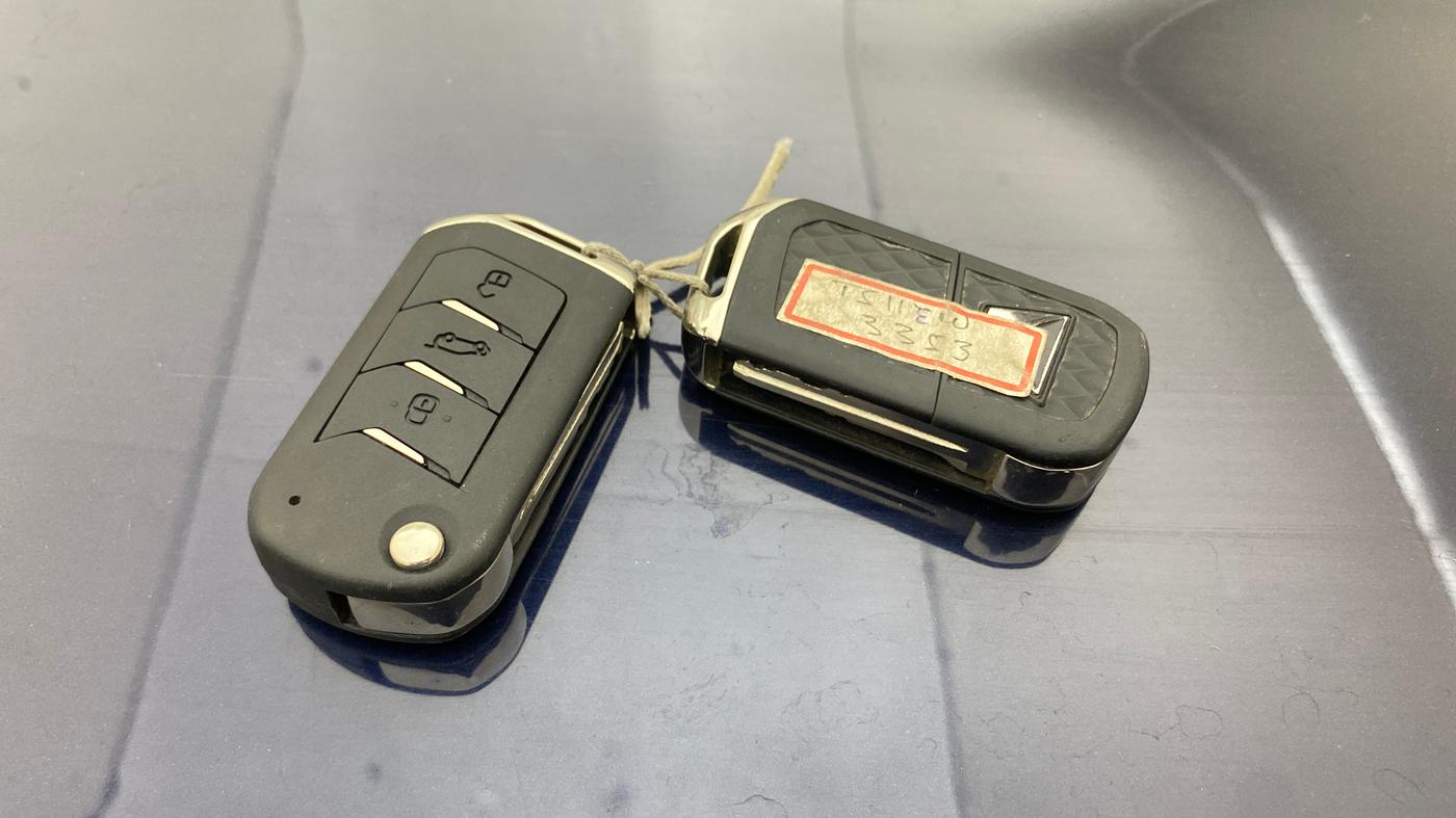 2021 Mahindra XUV700 AX 7 LUXURY P AT 7 STR, Petrol, Automatic, 1,01,825 km, Key Close Up