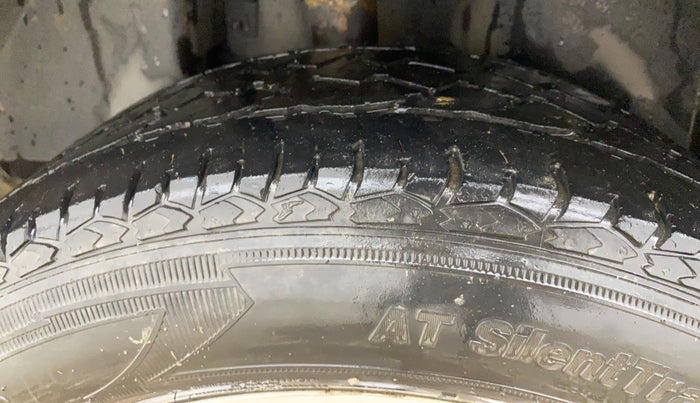 2017 Jeep Compass LIMITED 2.0 DIESEL, Diesel, Manual, 1,06,428 km, Right Rear Tyre Tread