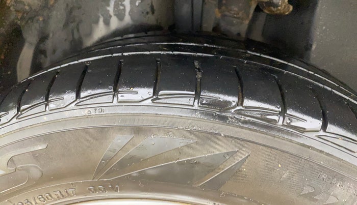 2017 Jeep Compass LIMITED 2.0 DIESEL, Diesel, Manual, 1,06,428 km, Left Rear Tyre Tread