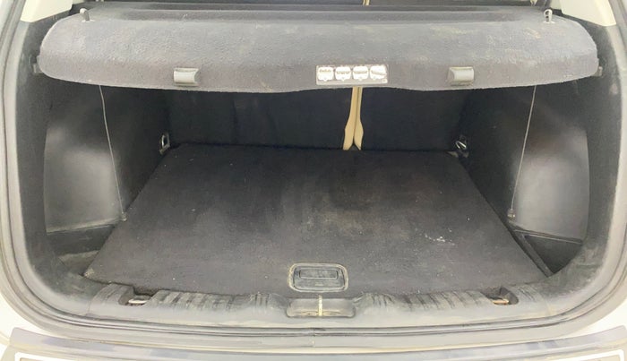 2017 Jeep Compass LIMITED 2.0 DIESEL, Diesel, Manual, 1,06,428 km, Boot Inside