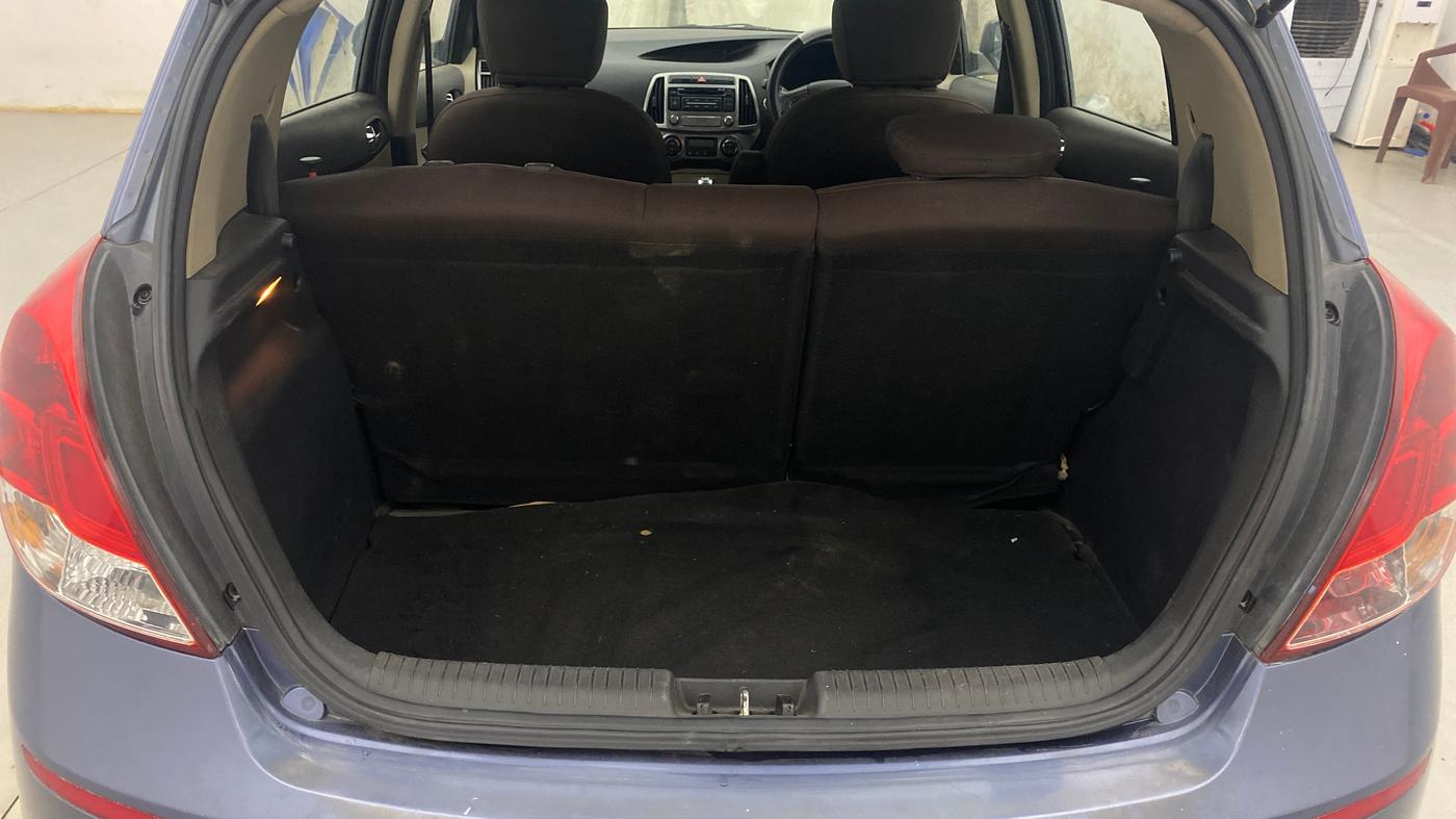 2014 Hyundai i20 ASTA 1.4 CRDI, Diesel, Manual, 1,04,057 km, Boot Inside