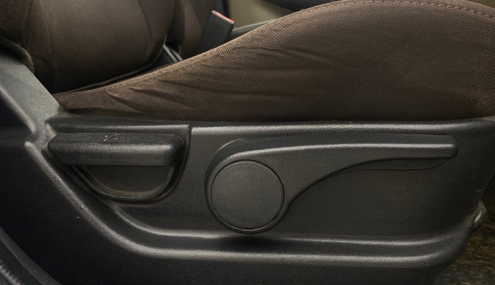 2014 Hyundai i20 ASTA 1.4 CRDI, Diesel, Manual, 1,04,057 km, Driver Side Adjustment Panel