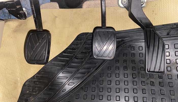 2016 Maruti Swift Dzire VXI, Petrol, Manual, 31,214 km, Pedals