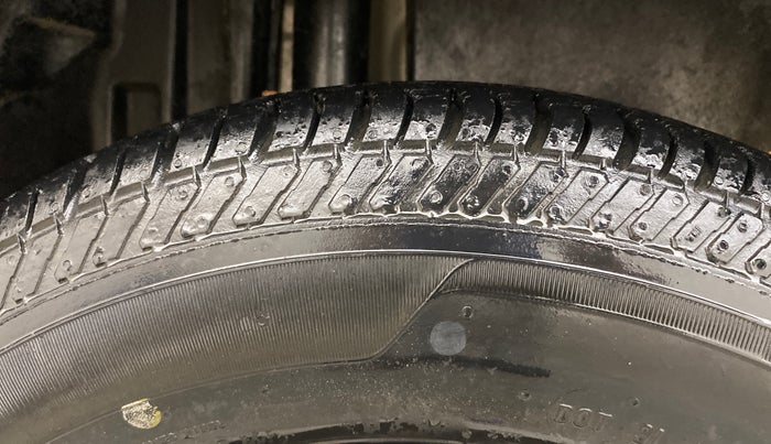 2016 Maruti Swift Dzire VXI, Petrol, Manual, 31,214 km, Right Rear Tyre Tread