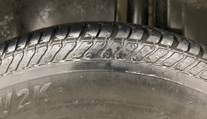 2016 Maruti Swift Dzire VXI, Petrol, Manual, 31,214 km, Left Rear Tyre Tread
