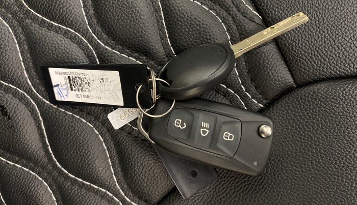 2025 Tata Tiago XZA, Petrol, Automatic, 3,852 km, Key Close Up