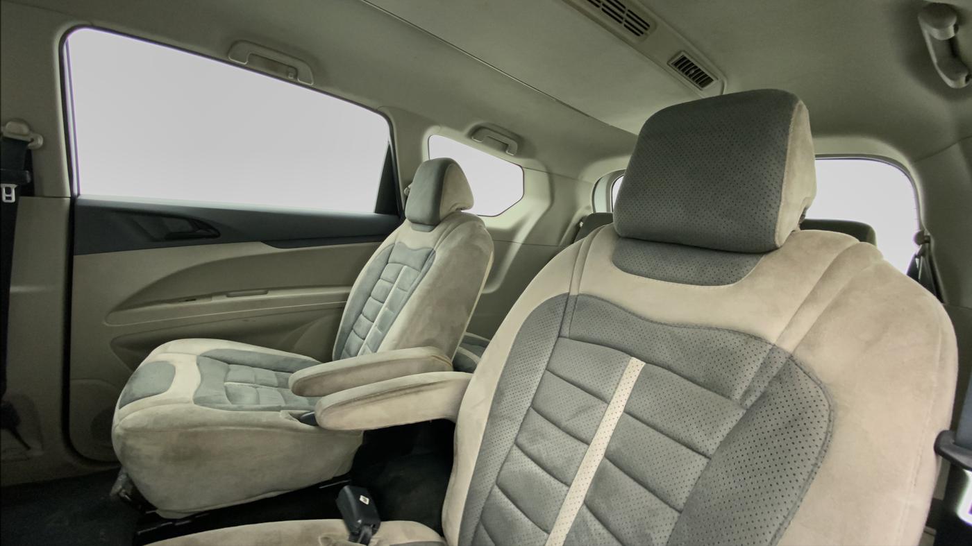2019 Mahindra MARAZZO M4 7STR, Diesel, Manual, 92,902 km, Right Side Rear Door Cabin