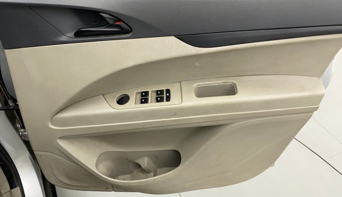 2019 Mahindra MARAZZO M4 7STR, Diesel, Manual, 92,902 km, Driver Side Door Panels Control