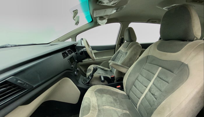 2019 Mahindra MARAZZO M4 7STR, Diesel, Manual, 92,902 km, Right Side Front Door Cabin
