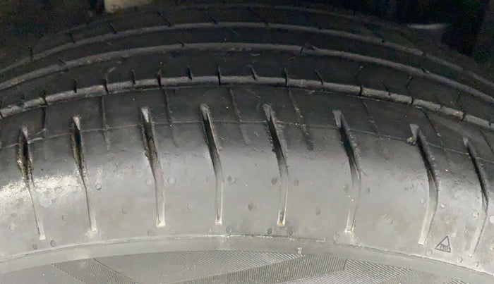 2019 Mahindra MARAZZO M4 7STR, Diesel, Manual, 92,902 km, Right Front Tyre Tread