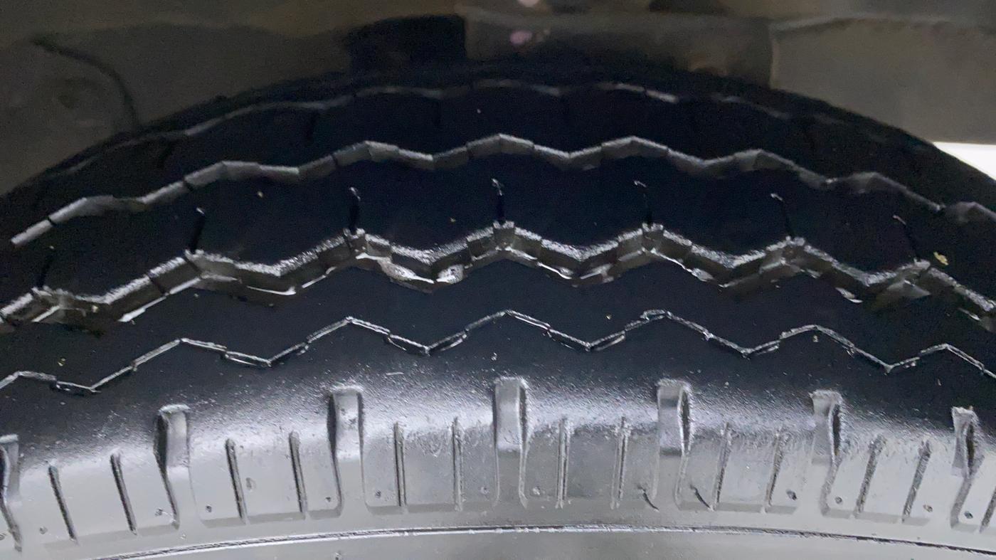 2020 Maruti Eeco 5 STR WITH AC PLUSHTR, Petrol, Manual, Right Front Tyre Tread