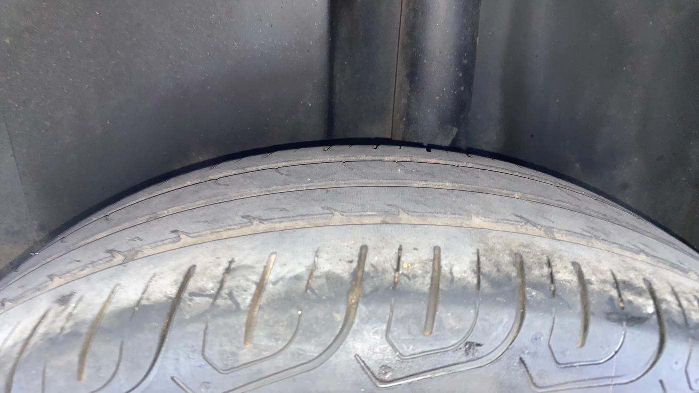 2018 Volkswagen Ameo TRENDLINE 1.0L, Petrol, Manual, 64,984 km, Left Rear Tyre Tread