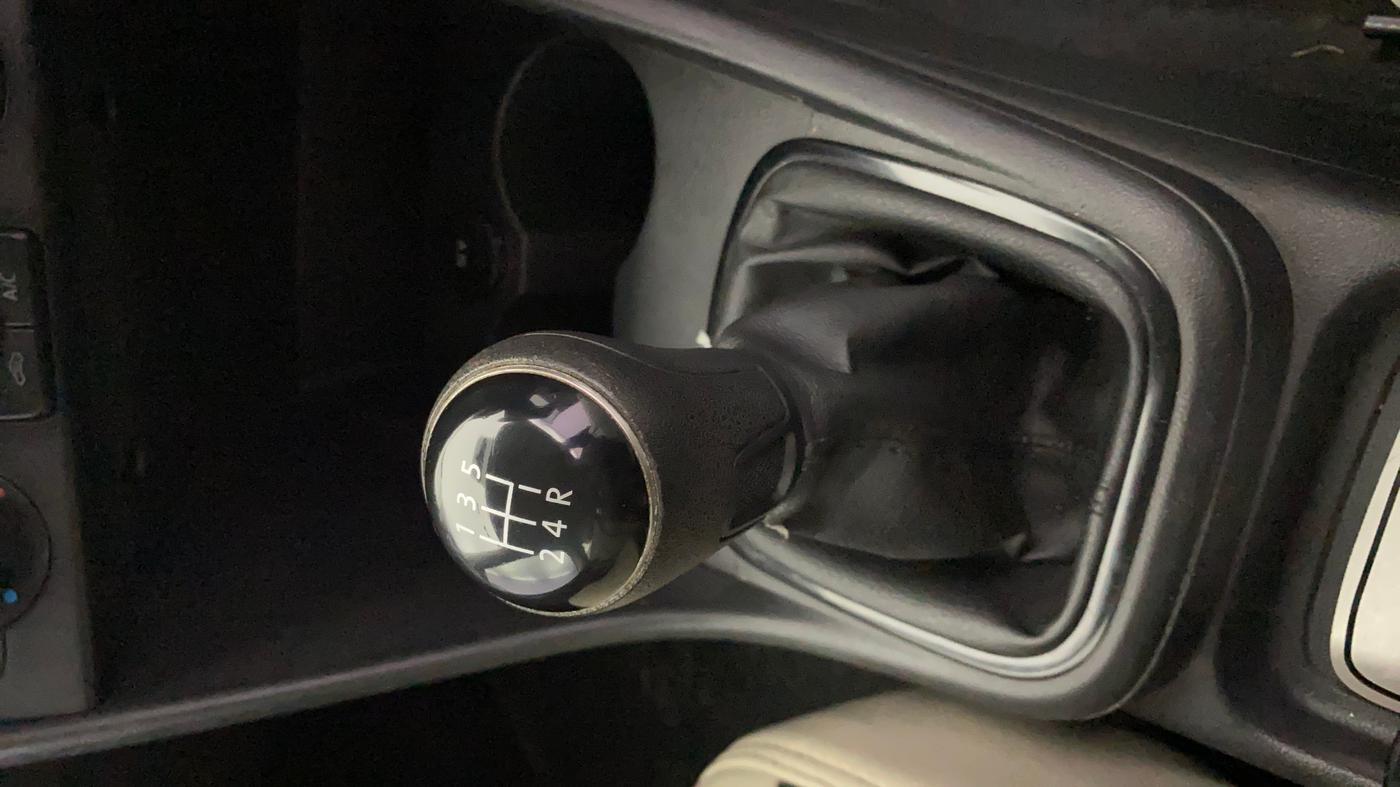 2018 Volkswagen Ameo TRENDLINE 1.0L, Petrol, Manual, 64,984 km, Gear Lever