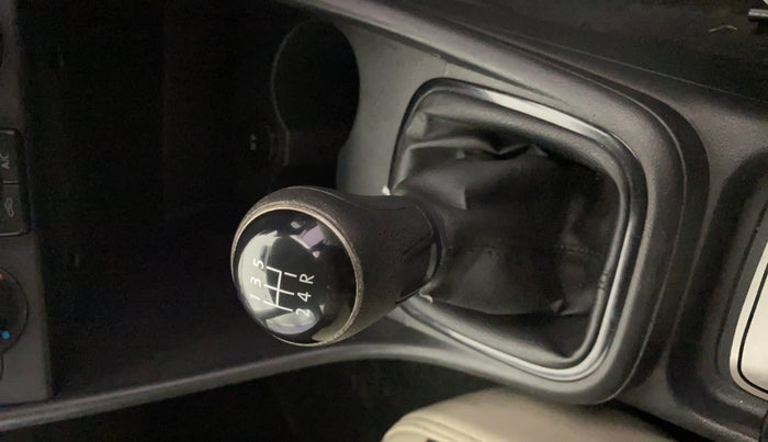 2018 Volkswagen Ameo TRENDLINE 1.0L, Petrol, Manual, 64,984 km, Gear Lever