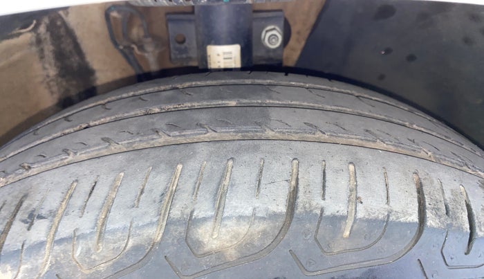 2018 Volkswagen Ameo TRENDLINE 1.0L, Petrol, Manual, 64,984 km, Right Front Tyre Tread