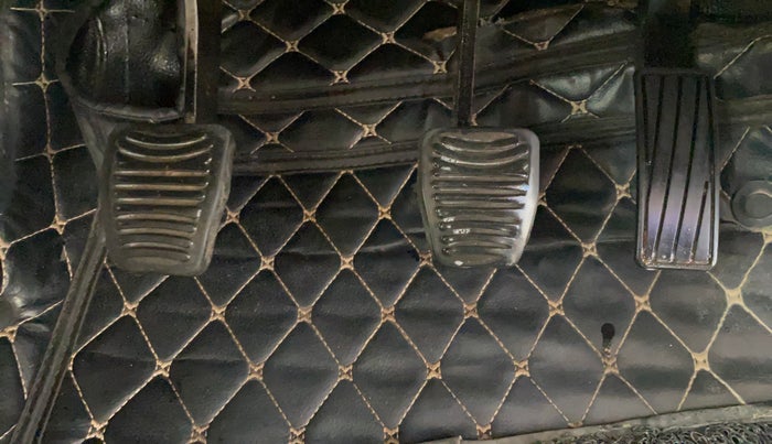 2019 Mahindra XUV300 W8 1.5 DIESEL, Diesel, Manual, 1,33,882 km, Pedals