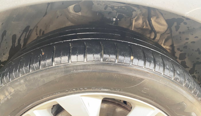 2019 Mahindra XUV300 W8 1.5 DIESEL, Diesel, Manual, 1,33,882 km, Right Front Tyre Tread