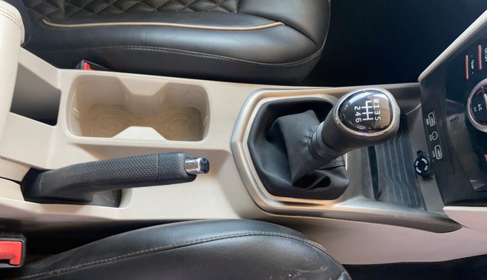 2019 Mahindra XUV300 W8 1.5 DIESEL, Diesel, Manual, 1,33,882 km, Gear Lever