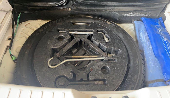 2019 Mahindra XUV300 W8 1.5 DIESEL, Diesel, Manual, 1,33,882 km, Spare Tyre