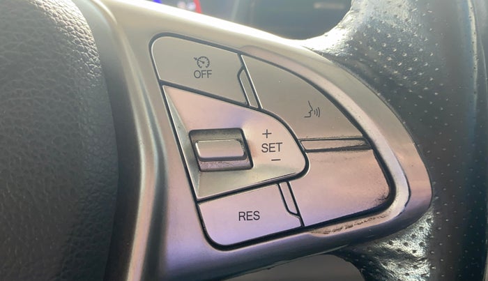 2019 Mahindra XUV300 W8 1.5 DIESEL, Diesel, Manual, 1,33,882 km, Adaptive Cruise Control