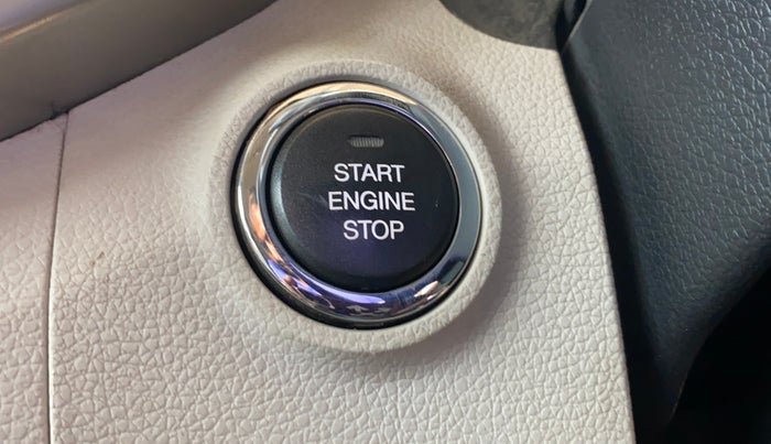 2019 Mahindra XUV300 W8 1.5 DIESEL, Diesel, Manual, 1,33,882 km, Keyless Start/ Stop Button